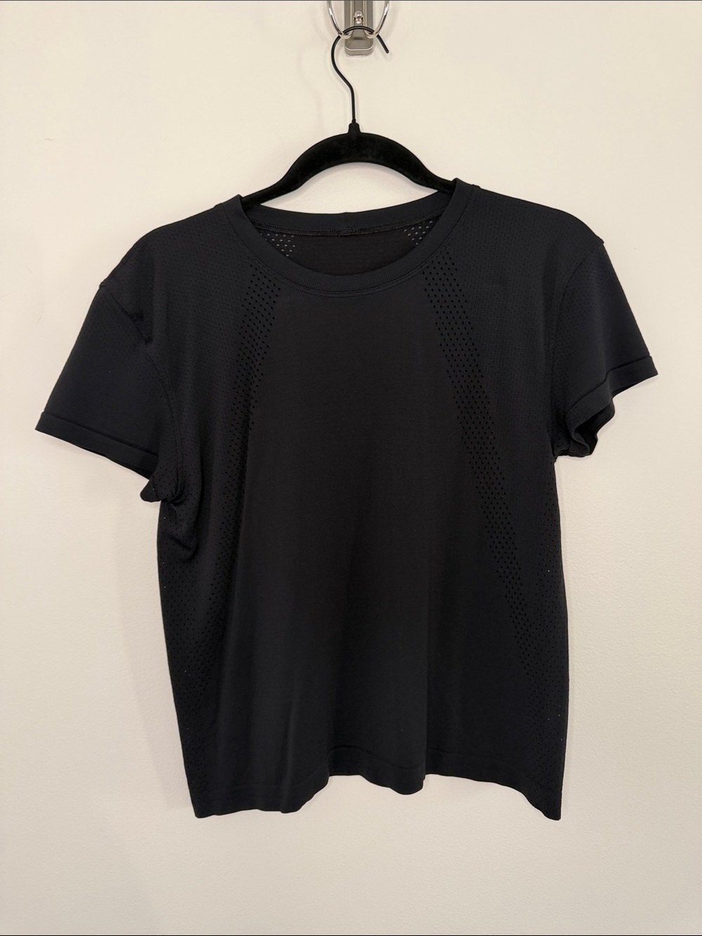 Lululemon Black Short Sleeve Shirt Running Workout Women's 8